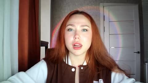 Snapshot of lolaamint_ chatting on March 4, 9:48 am LolaaMint online show from March 4, 9:48 am