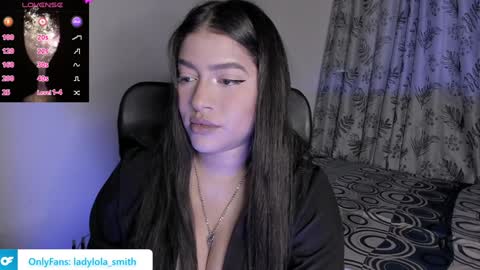 lolaasmith_21 online show from January 12, 11:39 am