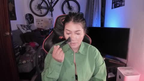 lolaasmith_21 online show from March 23, 8:24 pm