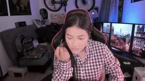 lolaasmith_21 online show from March 30, 6:20 pm