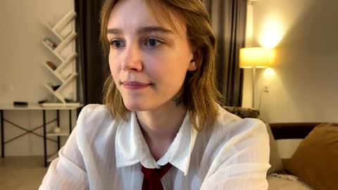 lolaatatee online show from May 2, 5:18 pm