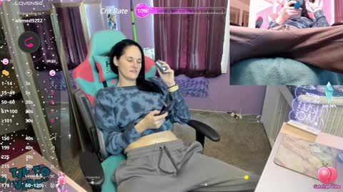 Lola online show from December 5, 3:50 pm