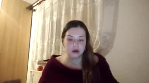 Lola online show from April 7, 8:31 pm