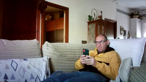 Snapshot of lolahueso chatting on February 17, 3:31 pm LOLA HUESO y ERIC online show from February 17, 3:31 pm