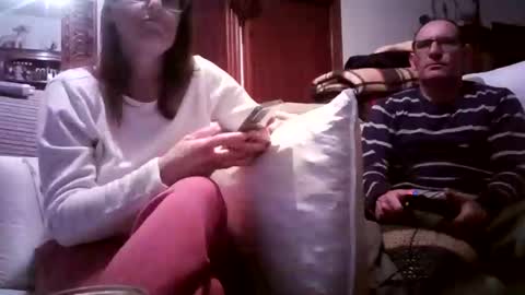 Snapshot of lolahueso chatting on February 18, 7:52 pm LOLA HUESO y ERIC online show from February 18, 7:52 pm
