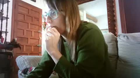 Snapshot of lolahueso chatting on February 26, 4:24 pm LOLA HUESO y ERIC online show from February 26, 4:24 pm