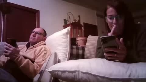 Snapshot of lolahueso chatting on February 26, 7:27 pm LOLA HUESO y ERIC online show from February 26, 7:27 pm