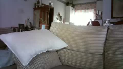 Snapshot of lolahueso chatting on December 16, 9:36 am LOLA HUESO y ERIC online show from December 16, 9:36 am