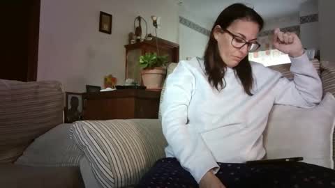 Snapshot of lolahueso chatting on February 9, 9:02 am LOLA HUESO y ERIC online show from February 9, 9:02 am