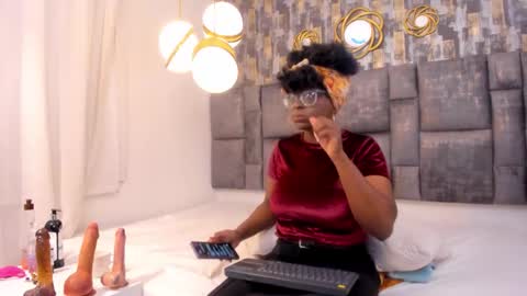 lola online show from October 5, 4:22 am