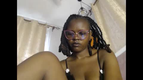 lolamia7 online show from November 10, 6:01 am