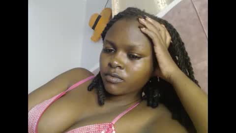 lolamia7 online show from November 20, 6:13 am