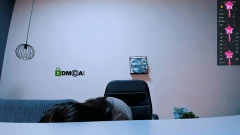 Snapshot of lolamrrr chatting on December 5, 9:39 am Lola pvt is OPEN online show from December 5, 9:39 am