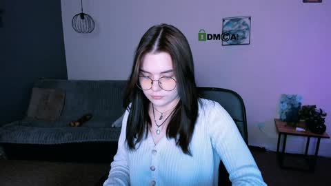 Snapshot of lolamrrr chatting on December 6, 9:32 am Lola pvt is OPEN online show from December 6, 9:32 am