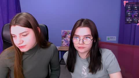 Snapshot of lolamrrr chatting on December 17, 9:39 am Lola pvt is OPEN online show from December 17, 9:39 am