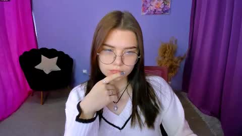 Snapshot of lolamrrr chatting on February 10, 9:47 am Lola pvt is OPEN online show from February 10, 9:47 am