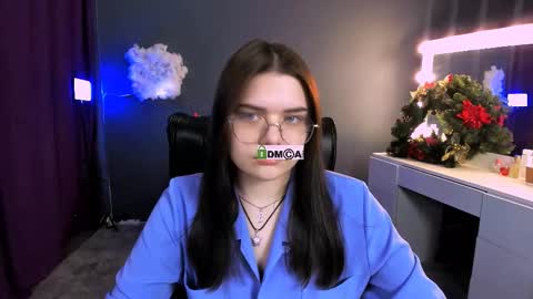 Snapshot of lolamrrr chatting on February 26, 9:32 am Lola pvt is OPEN online show from February 26, 9:32 am