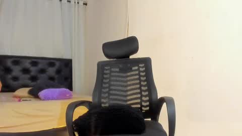 Snapshot of lolareyes1 chatting on September 30, 10:31 am lolareyes1 online show from September 30, 10:31 am