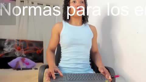 Snapshot of lolareyes1 chatting on October 9, 11:08 am lolareyes1 online show from October 9, 11:08 am