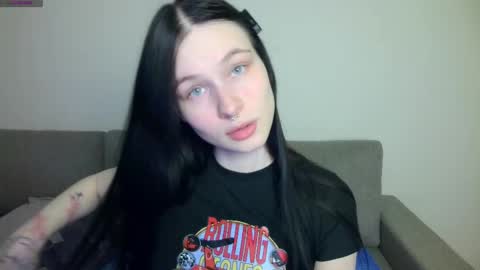 Lola online show from March 31, 7:25 pm