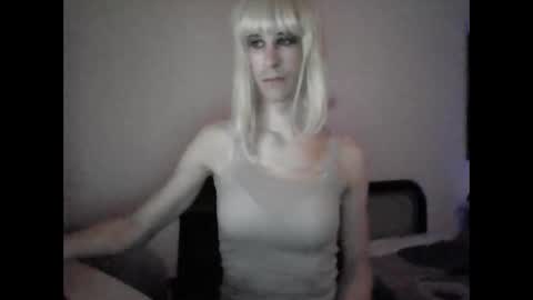 Lola online show from April 8, 9:26 pm