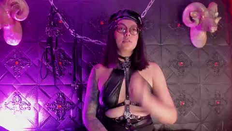 Lola online show from November 8, 11:43 am