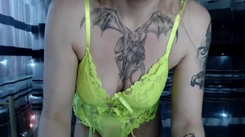 Snapshot of lollifox_1 chatting on January 12, 12:44 pm Lisa online show from January 12, 12:44 pm