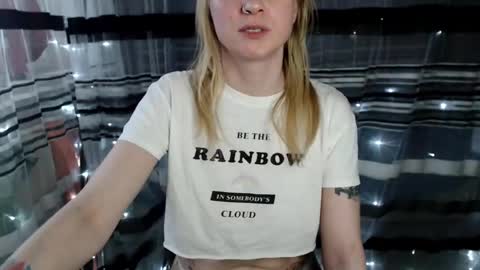 Snapshot of lollifox_1 chatting on February 2, 1:19 pm Lisa online show from February 2, 1:19 pm