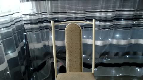 Snapshot of lollifox_1 chatting on February 6, 10:15 am Lisa online show from February 6, 10:15 am