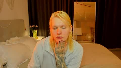 lollita online show from March 28, 5:51 am