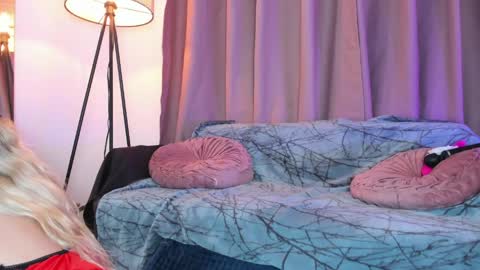 Snapshot of lolly_js_ chatting on May 24, 3:22 am Lolly online show from May 24, 3:22 am