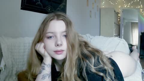 Snapshot of lollylol11 chatting on December 2, 10:28 am Lilly online show from December 2, 10:28 am