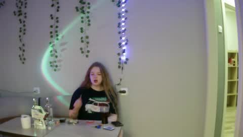 Snapshot of lollylol11 chatting on December 17, 2:23 am Lilly online show from December 17, 2:23 am