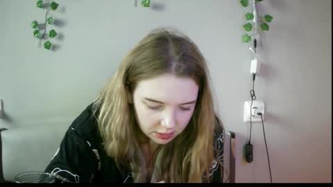 Snapshot of lollylol11 chatting on December 17, 5:29 am Lilly online show from December 17, 5:29 am