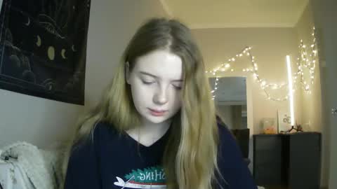 Snapshot of lollylol11 chatting on December 23, 5:11 pm Lilly online show from December 23, 5:11 pm