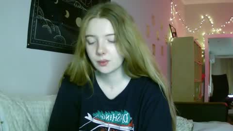 Snapshot of lollylol11 chatting on December 25, 5:05 pm Lilly online show from December 25, 5:05 pm