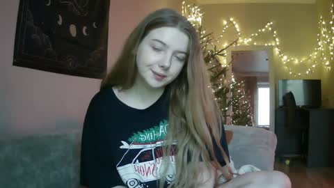 Snapshot of lollylol11 chatting on January 9, 1:45 pm Lilly online show from January 9, 1:45 pm
