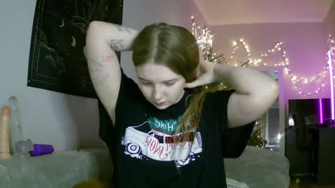 Snapshot of lollylol11 chatting on January 9, 4:49 pm Lilly online show from January 9, 4:49 pm