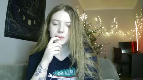 Snapshot of lollylol11 chatting on January 11, 4:14 pm Lilly online show from January 11, 4:14 pm