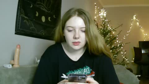 Snapshot of lollylol11 chatting on January 11, 10:18 pm Lilly online show from January 11, 10:18 pm