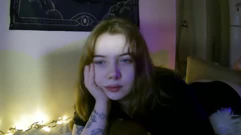 Snapshot of lollylol11 chatting on February 11, 2:24 pm Lilly online show from February 11, 2:24 pm