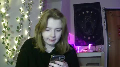 Snapshot of lollylol11 chatting on February 17, 10:03 pm Lilly online show from February 17, 10:03 pm