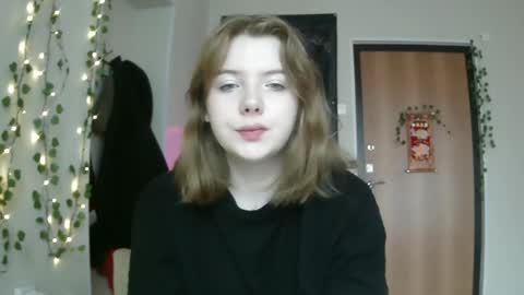 Snapshot of lollylol11 chatting on February 27, 12:13 pm Lilly online show from February 27, 12:13 pm