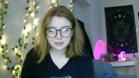 Snapshot of lollylol11 chatting on March 3, 2:26 pm Lilly online show from March 3, 2:26 pm