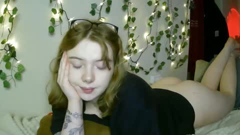 Snapshot of lollylol11 chatting on March 8, 7:09 pm Lilly online show from March 8, 7:09 pm