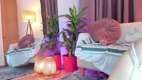 Snapshot of lollypetitte_ chatting on July 2, 3:34 am Lolly online show from July 2, 3:34 am
