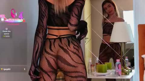 Snapshot of lollyshinex chatting on December 13, 7:53 pm Lolly. online show from December 13, 7:53 pm