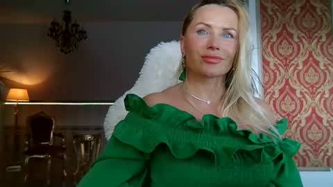 Roxy online show from December 15, 12:38 pm