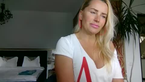 Roxy online show from October 13, 12:05 pm