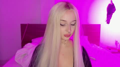 Snapshot of lolykari chatting on May 1, 12:32 pm Kari online show from May 1, 12:32 pm